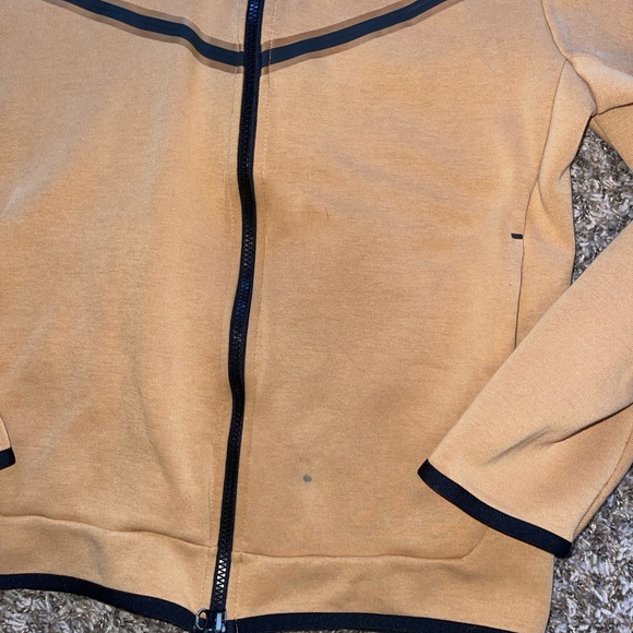 Nike Tech - Picture 2 of 3